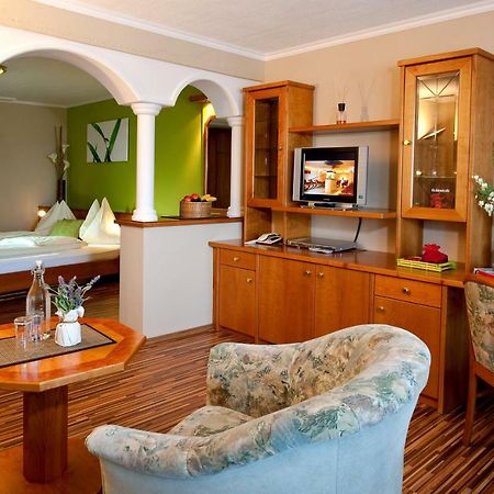 Hotel Winzer Wellness & Kuscheln Sankt Georgen im Attergau Exterior foto