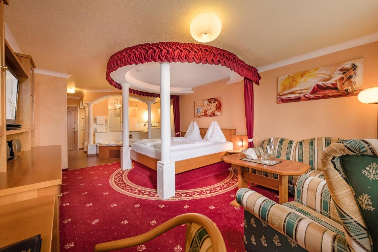 Hotel Winzer Wellness & Kuscheln Sankt Georgen im Attergau Exterior foto