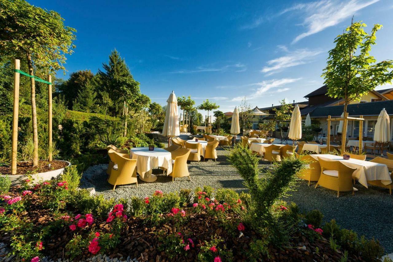Hotel Winzer Wellness & Kuscheln Sankt Georgen im Attergau Exterior foto