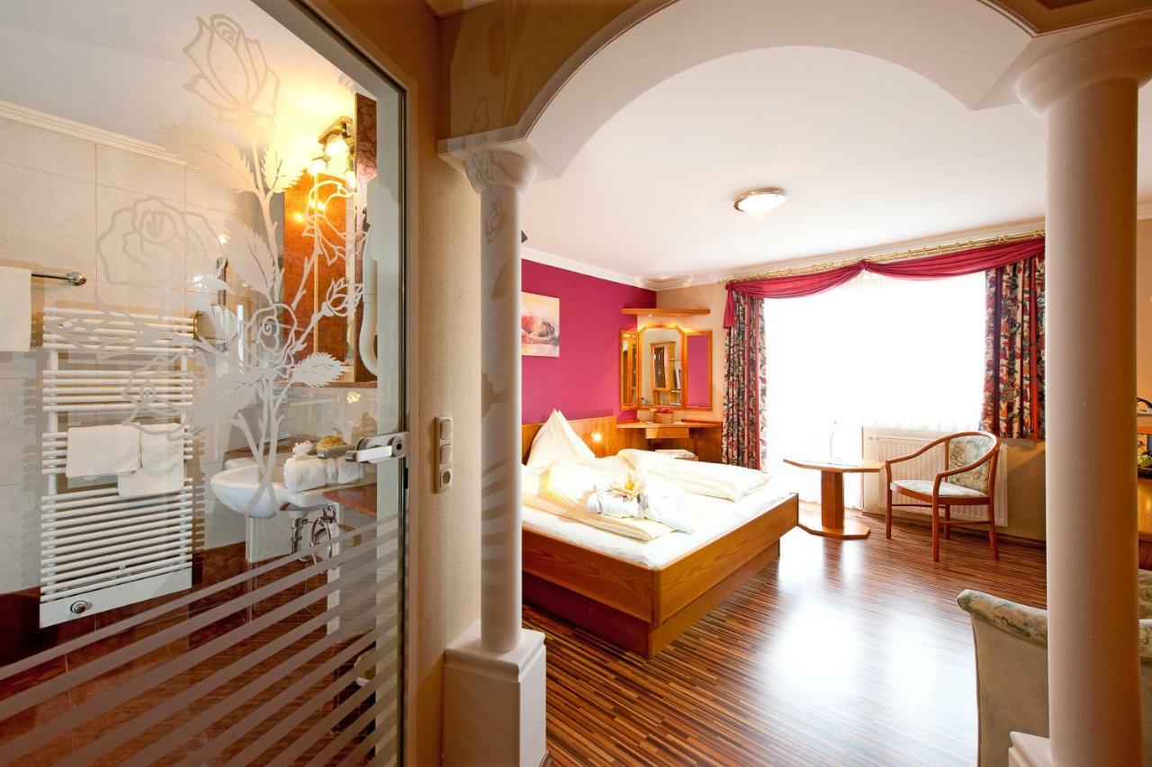 Hotel Winzer Wellness & Kuscheln Sankt Georgen im Attergau Exterior foto