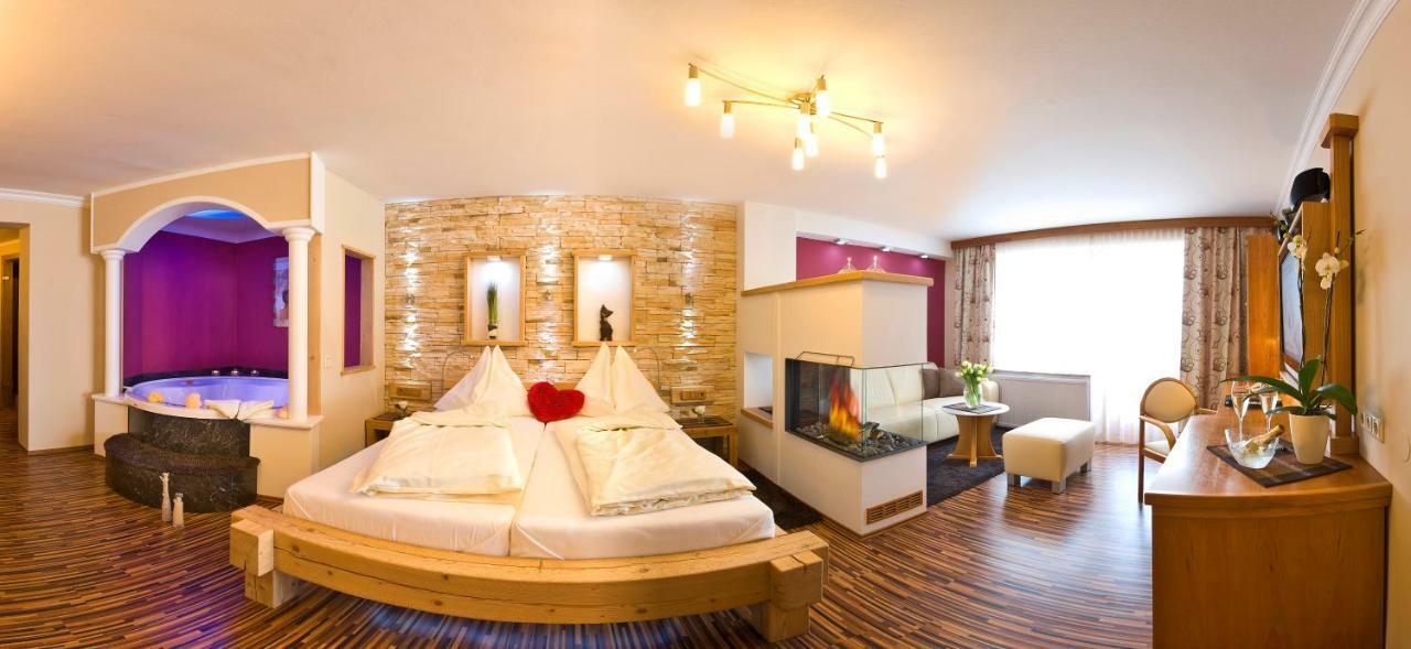 Hotel Winzer Wellness & Kuscheln Sankt Georgen im Attergau Exterior foto