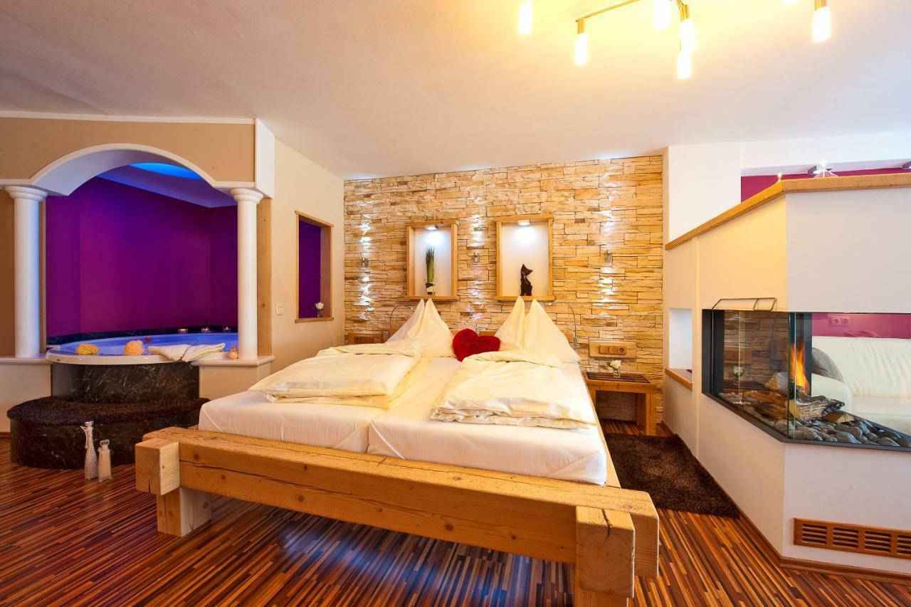Hotel Winzer Wellness & Kuscheln Sankt Georgen im Attergau Exterior foto