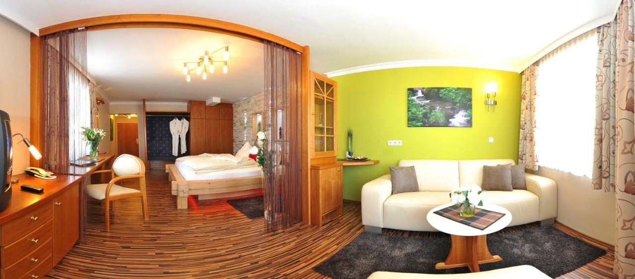 Hotel Winzer Wellness & Kuscheln Sankt Georgen im Attergau Exterior foto
