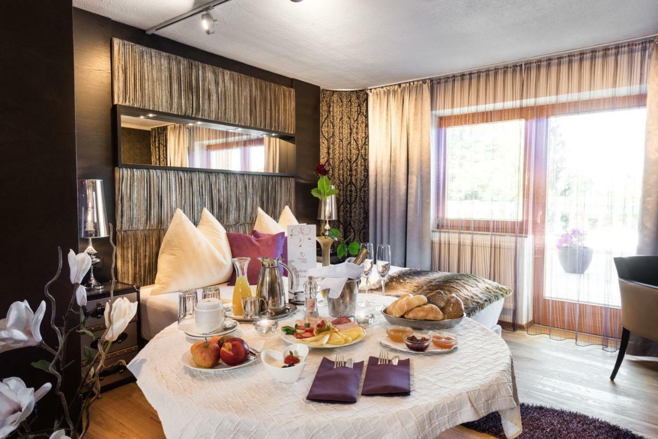 Hotel Winzer Wellness & Kuscheln Sankt Georgen im Attergau Exterior foto
