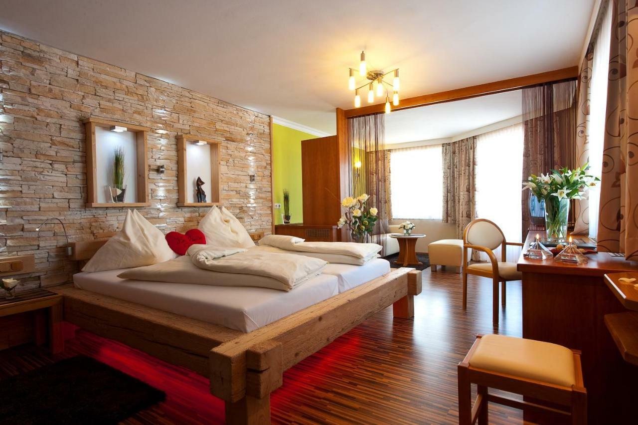 Hotel Winzer Wellness & Kuscheln Sankt Georgen im Attergau Exterior foto